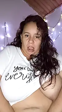 Snapshot of luzdanna chatting on 10-08-25, 03:37 luzdanna online show from 10-08-25, 03:37