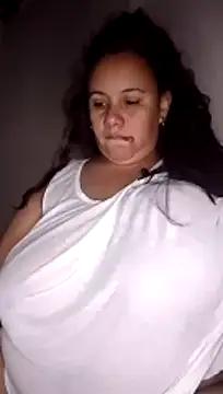 Snapshot of luzdanna chatting on 10-29-25, 09:22 luzdanna online show from 10-29-25, 09:22