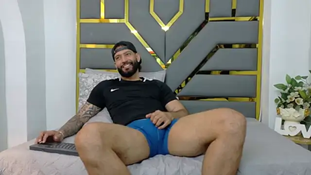 Snapshot of yorbymaxx chatting on 10-16-25, 02:51 yorbymaxx online show from 10-16-25, 02:51