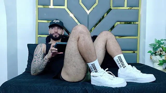 Snapshot of yorbymaxx chatting on 12-03-25, 02:15 yorbymaxx online show from 12-03-25, 02:15