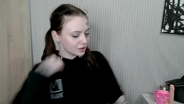 Snapshot of eva_sunshine_blue_eyes chatting on 07-12-26, 06:43 eva sunshine blue eyes online show from 07-12-26, 06:43