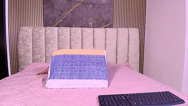 valecastro  online show from 12-02-25, 07:20