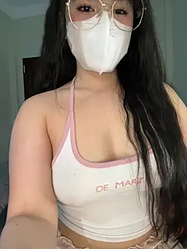 Snapshot of Donna11 chatting on 02-06-26, 02:05 Donna11 online show from 02-06-26, 02:05