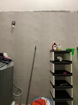 Snapshot of Handydila chatting on 10-25-25, 02:30 Handydila online show from 10-25-25, 02:30