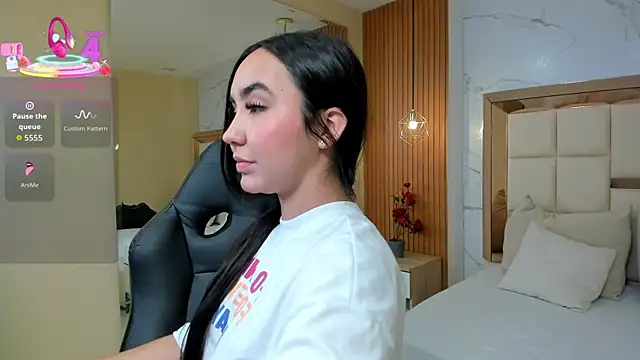 julieta rosee online show from 07-14-26, 10:37