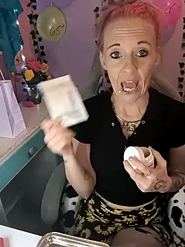 Snapshot of Purple2StayThnxx chatting on 09-20-25, 11:06 Purple2StayThnxx online show from 09-20-25, 11:06