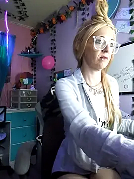 Snapshot of Purple2StayThnxx chatting on 11-06-25, 12:28 Purple2StayThnxx online show from 11-06-25, 12:28