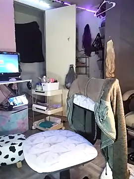 Snapshot of Purple2StayThnxx chatting on 11-11-25, 12:10 Purple2StayThnxx online show from 11-11-25, 12:10