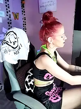 Snapshot of Purple2StayThnxx chatting on 11-17-25, 02:28 Purple2StayThnxx online show from 11-17-25, 02:28