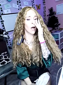 Snapshot of Purple2StayThnxx chatting on 12-19-25, 01:40 Purple2StayThnxx online show from 12-19-25, 01:40