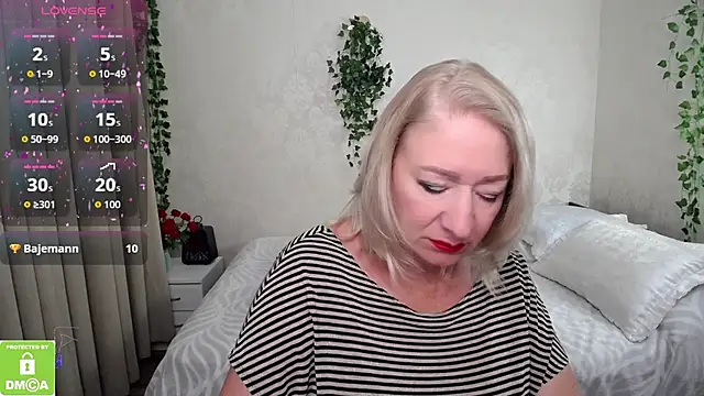 hunters woman online show from 09-21-25, 01:57