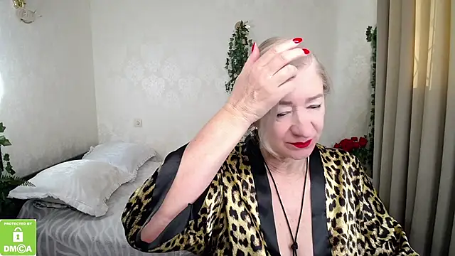 hunters woman online show from 03-08-26, 07:12