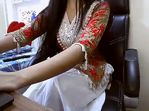 Snapshot of Simranjeet_kaur26 chatting on 07-17-26, 02:13 Simranjeet kaur26 online show from 07-17-26, 02:13