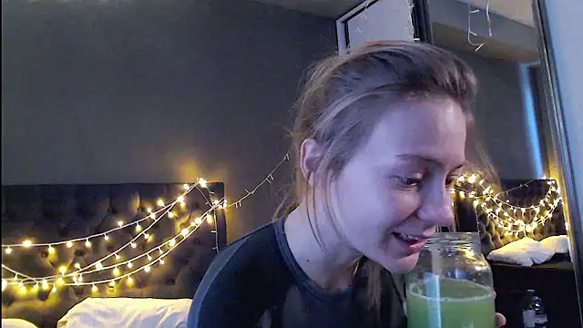 Snapshot of tokyomeow chatting on 12-14-25, 07:25 tokyomeow online show from 12-14-25, 07:25