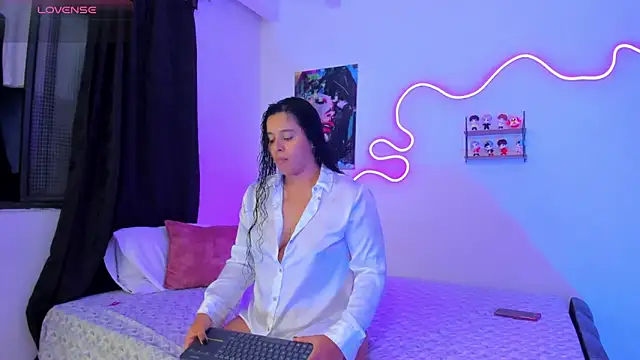 Dilan and Mia online show from 11-07-25, 02:33