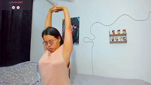 Dilan and Mia online show from 12-17-25, 12:11