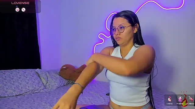 Dilan and Mia online show from 05-20-26, 08:37