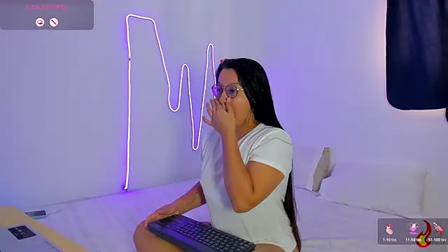 Dilan and Mia online show from 06-19-26, 02:21