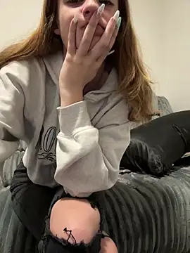 Snapshot of SeccySerena chatting on 10-18-25, 05:35 SeccySerena online show from 10-18-25, 05:35