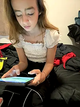 Snapshot of SeccySerena chatting on 11-14-25, 04:17 SeccySerena online show from 11-14-25, 04:17