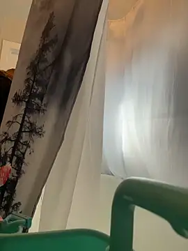 Snapshot of SeccySerena chatting on 12-16-25, 05:40 SeccySerena online show from 12-16-25, 05:40