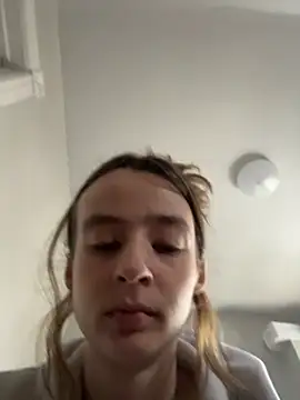 Snapshot of SeccySerena chatting on 01-11-26, 08:03 SeccySerena online show from 01-11-26, 08:03