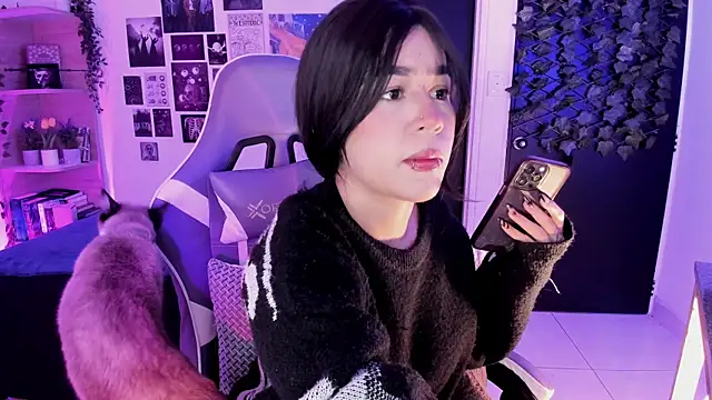 Snapshot of Liz_rogers_x chatting on 12-20-25, 03:13 Liz rogers x online show from 12-20-25, 03:13