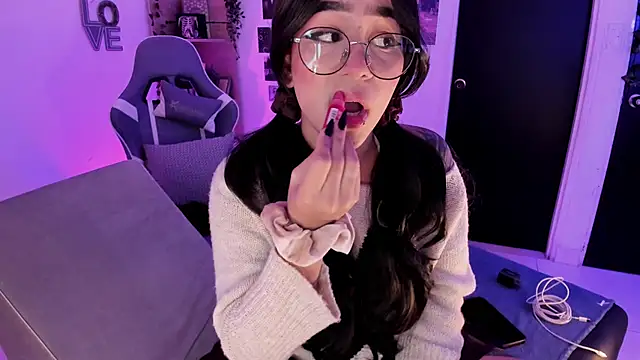 Snapshot of Liz_rogers_x chatting on 01-09-26, 02:25 Liz rogers x online show from 01-09-26, 02:25