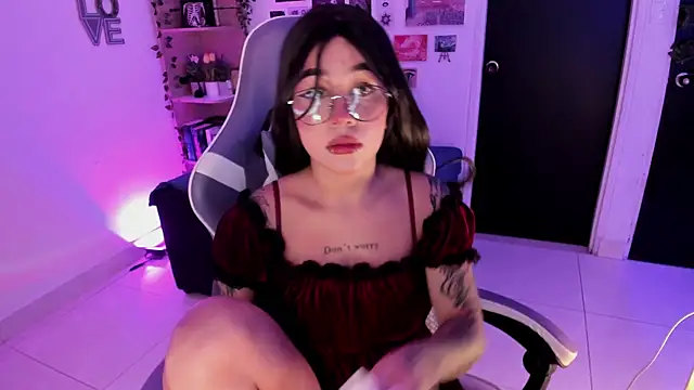 Snapshot of Liz_rogers_x chatting on 01-10-26, 03:19 Liz rogers x online show from 01-10-26, 03:19