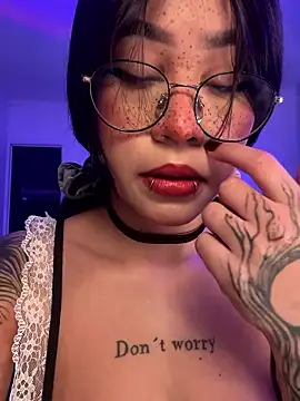 Snapshot of Liz_rogers_x chatting on 01-14-26, 03:23 Liz rogers x online show from 01-14-26, 03:23