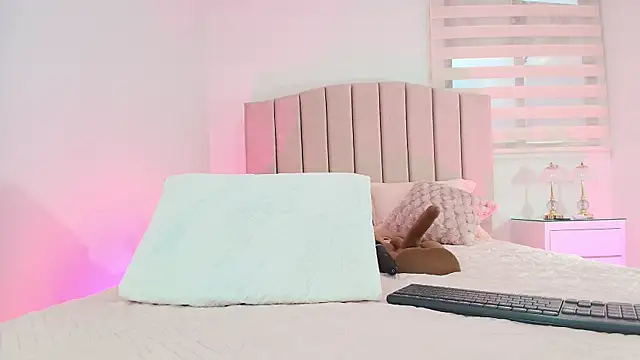 Snapshot of cataleya_ebony_ chatting on 10-30-25, 07:14 cataleya ebony online show from 10-30-25, 07:14