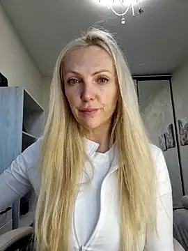 Monna online show from 10-25-25, 02:02