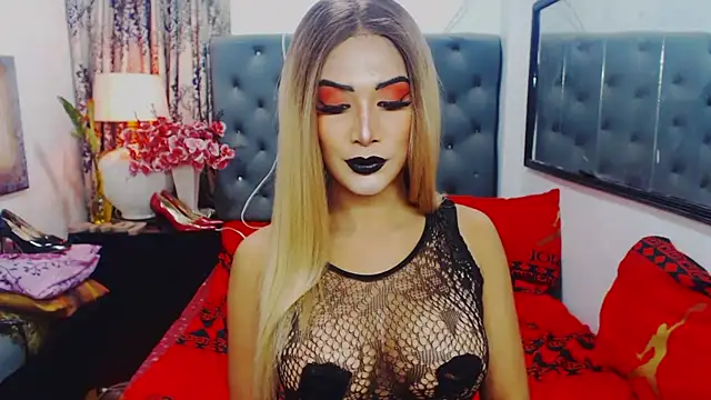 Snapshot of Mistress4fun chatting on 09-29-25, 05:23 Mistress4fun online show from 09-29-25, 05:23