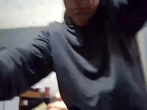 Snapshot of BrenoAvelar chatting on 05-04-26, 11:50 BrenoAvelar online show from 05-04-26, 11:50