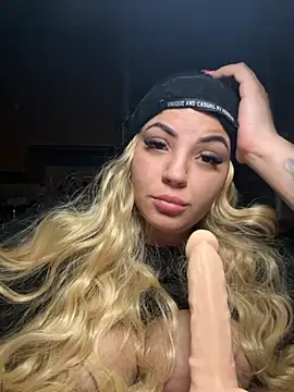 Snapshot of sexybunny18255 chatting on 10-14-25, 08:42 sexybunny18255 online show from 10-14-25, 08:42