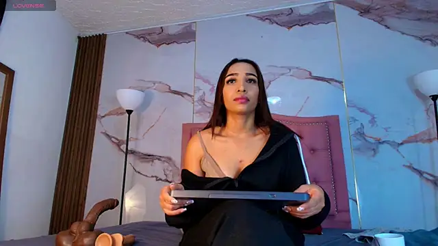 AlyaThompson online show from 11-19-25, 04:01