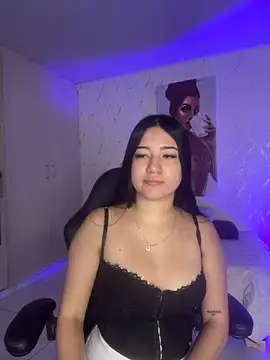 Snapshot of chloekitty69 chatting on 10-24-25, 11:28 chloekitty69 online show from 10-24-25, 11:28