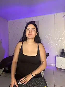 Snapshot of chloekitty69 chatting on 11-06-25, 11:33 chloekitty69 online show from 11-06-25, 11:33