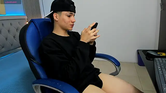 SamBlack  online show from 04-08-26, 01:22