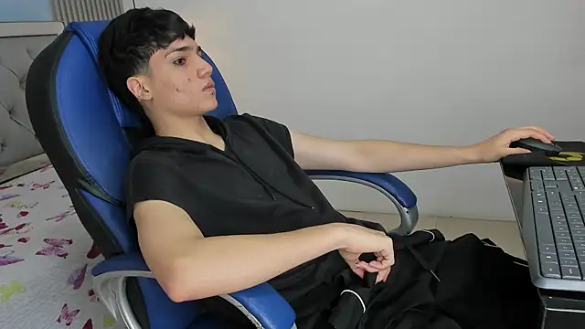 SamBlack  online show from 04-20-26, 09:38