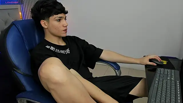 Snapshot of SamBlack_ chatting on 05-14-26, 12:23 SamBlack online show from 05-14-26, 12:23