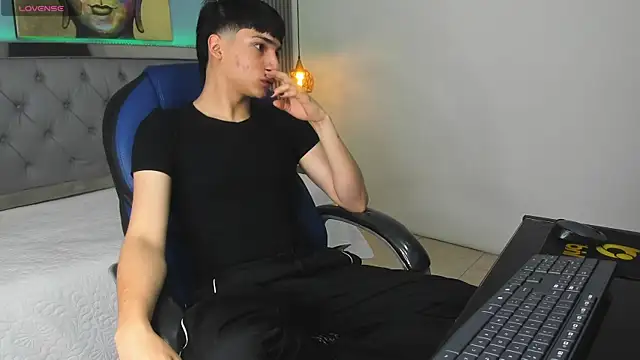 Snapshot of SamBlack_ chatting on 06-23-26, 12:47 SamBlack online show from 06-23-26, 12:47