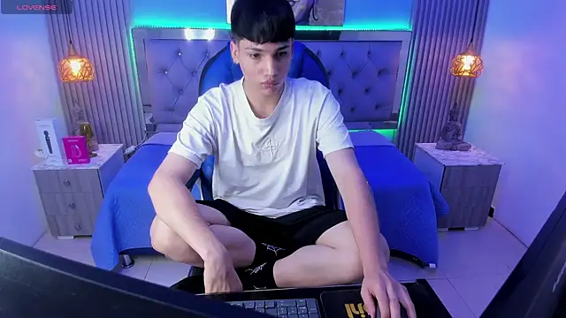 Snapshot of SamBlack_ chatting on 07-21-26, 01:13 SamBlack online show from 07-21-26, 01:13