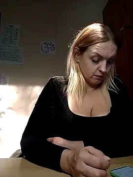 Ami Foxy online show from 10-07-25, 10:34