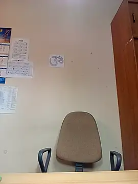 Ami Foxy online show from 10-30-25, 11:00