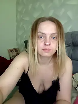 Snapshot of Ami_Foxy chatting on 05-10-26, 05:56 Ami Foxy online show from 05-10-26, 05:56