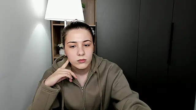 Snapshot of QueenieGitt chatting on 03-14-26, 05:24 QueenieGitt online show from 03-14-26, 05:24