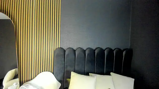 Snapshot of Gina_77 chatting on 10-23-25, 12:04 Gina 77 online show from 10-23-25, 12:04