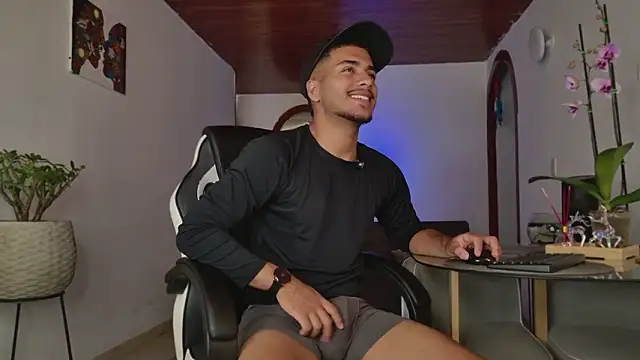 Snapshot of michel_g1 chatting on 03-04-26, 06:25 michel g1 online show from 03-04-26, 06:25