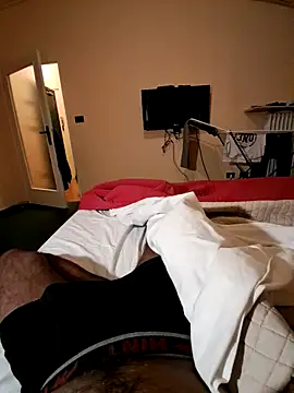 Snapshot of Stud_s chatting on 11-11-25, 11:05 Stud s online show from 11-11-25, 11:05